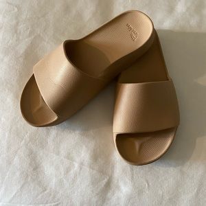 Archies arch support Slides in Tan Size 7